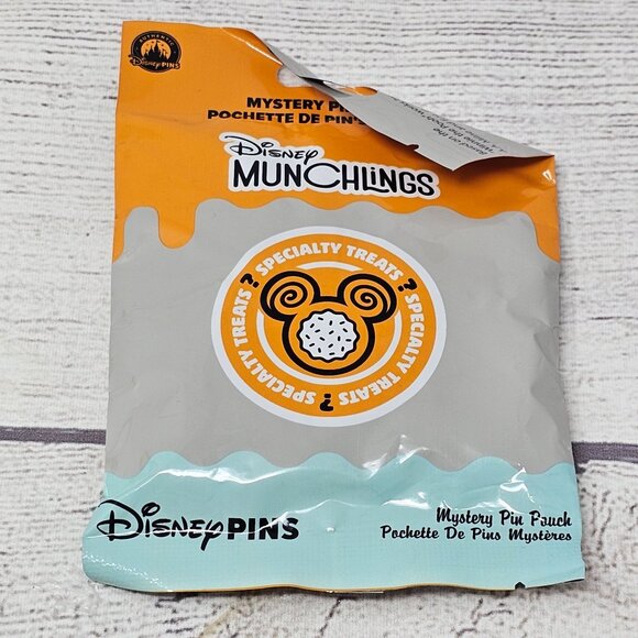 NEW! DISNEY MUNCHLINGS NEW SEALED BAG Series 4- 5 pins per bag - Picture 1 of 4